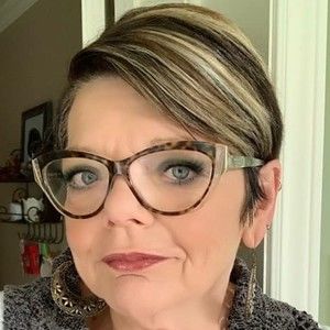 Meet your Posher, Debbie